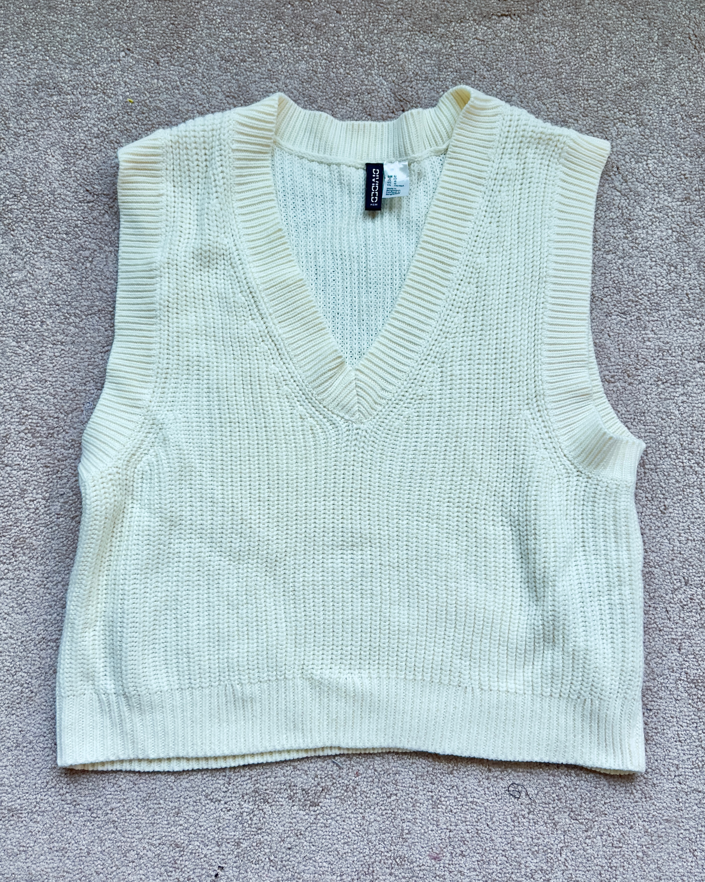 m | cream v neck sweater tank