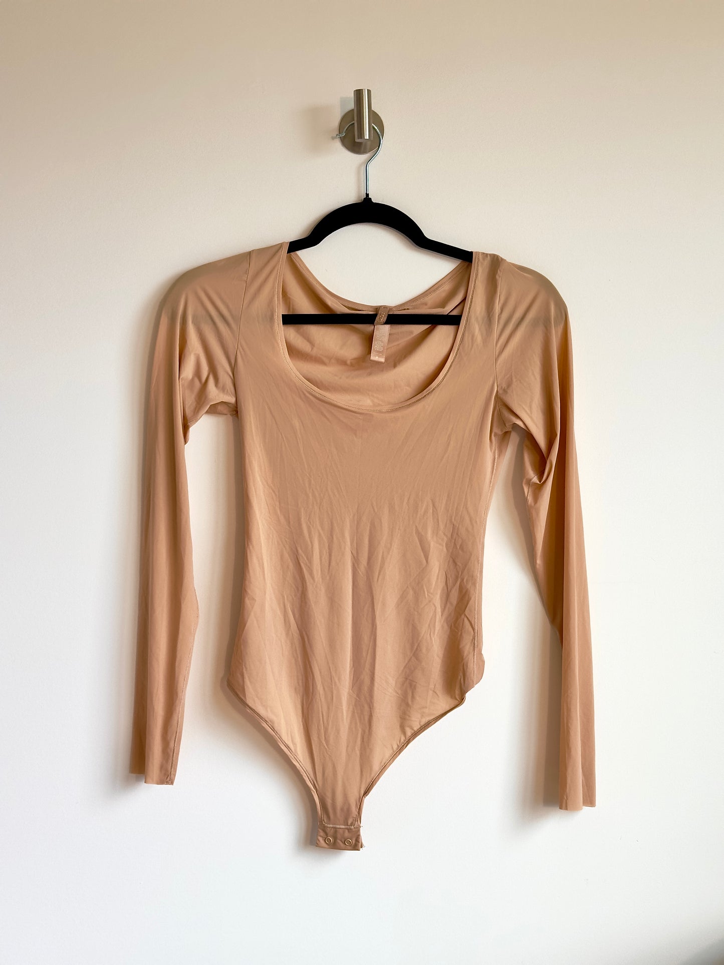 m | skims long sleeve neutral bodysuit