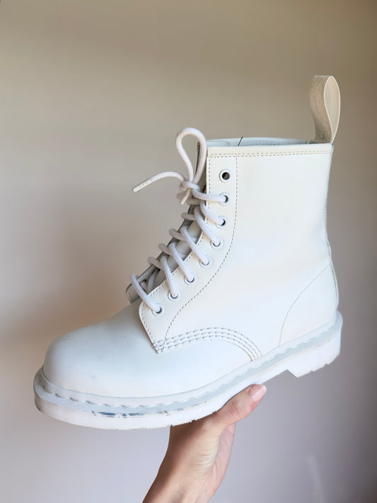 size 8 | all white women's Dr. Marten's lace up boot