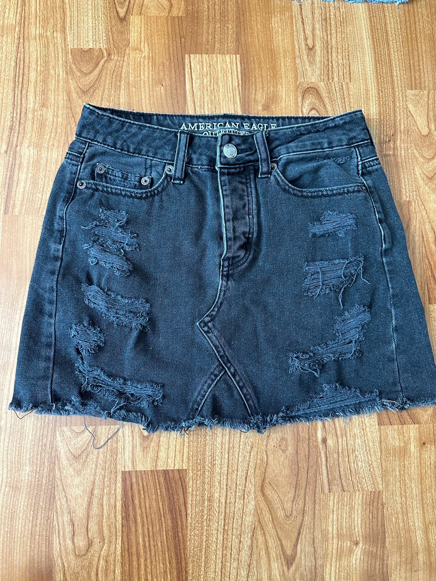 00 | american eagle black distressed mini skirt