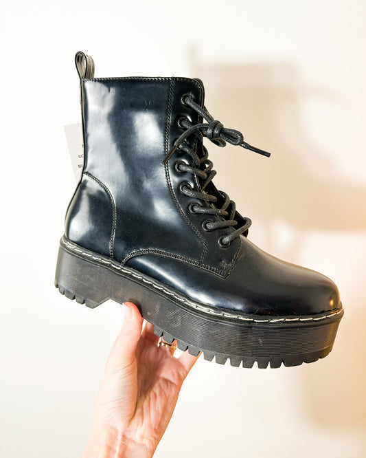 6.5 | union bay new with tags kiwi black box combat boots