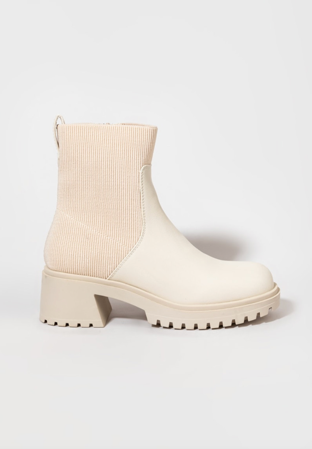 7.5 & 8.5 | new francesca's ribbed lugged boots in ivory