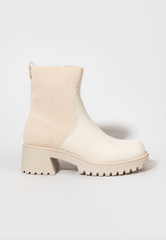 7.5 & 8.5 | new francesca's ribbed lugged boots in ivory